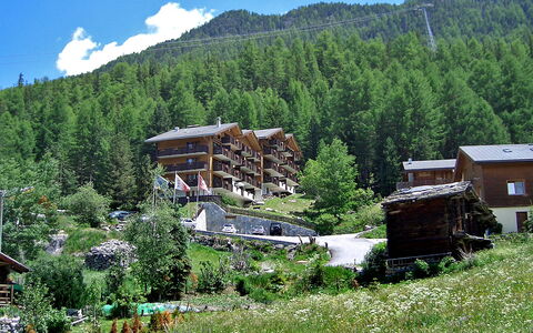 Gentiana (Utoring): Pianta, Cielo, Montagna, Nube, Verde, Costruzione, Paesaggio Naturale, Casa, Albero, Lotto