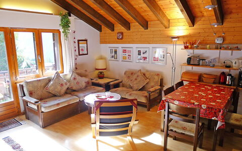 Gentiana (Utoring): Camera, Proprietà, Mobilia, Interior Design, Soggiorno, Costruzione, Casa, Immobiliare, Tavolo, Pavimento