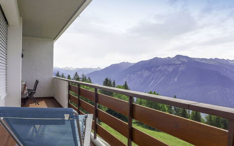 Crans-Montana 155: Cielo, Nube, Finestra, Legna, Costruzione, Montagna, Recinzione, Casa, Albero, Tempo Libero