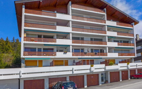 Crans-Montana 155: Auto, Costruzione, Cielo, Proprietà, Veicolo, Nube, Finestra, Ruota