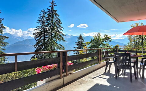 Yuca B Apt. 28: Hill Station, Catena Montuosa, Larice, Valle, Alpi, Cresta, Balcone, Pine Famiglia