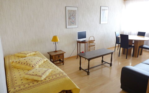 San Giorgio a 12: Camera, Mobilia, Giallo, Proprietà, Interior Design, Pavimento, Letto, Camera Da Letto, Parete, Costruzione