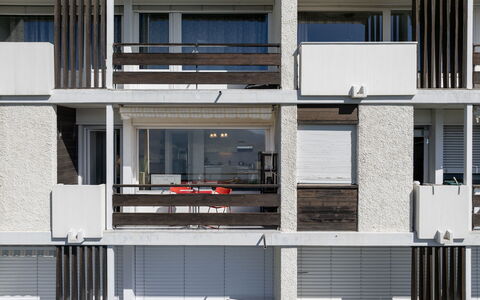 Les Orzières 417: Giorno, Architettura, Appartamento, Balcone, Materiale Composito, Urban Design, Metallo, Bicchiere, Condominio