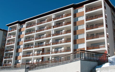 Crans-Montana 780: Costruzione, Proprietà, Cielo, Finestra, Palazzone, Urban Design, Condominio, Quartiere, Zona Residenziale, Edificio Commerciale