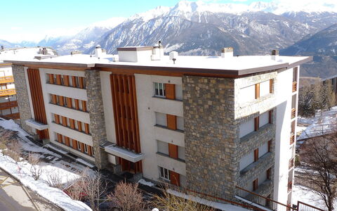 Crans-Montana 780: Cielo, Costruzione, Giorno, Proprietà, Montagna, Neve, Bianca, Finestra, Casa, Pendenza