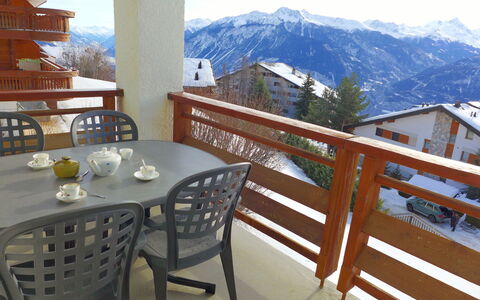 Grand Large a 18: Cielo, Tavolo, Mobilia, Proprietà, Costruzione, Legna, Sedia, Montagna, Recinzione, Tavola