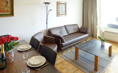 Grand-Large a 22 780.3: Tavolo, Mobilia, Cornice, Divano, Pianta, Comfort, Costruzione, Divano Letto, Legna, Soggiorno