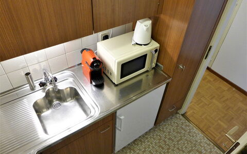 Résidence du Golf a 07: Controsoffitto, Cabinetry, Lavandino Della Cucina, Proprietà, Rubinetto, Lavello, Cucina, Idraulico Fixture, Cucina Stufa, Elettrodomestico Da Cucina
