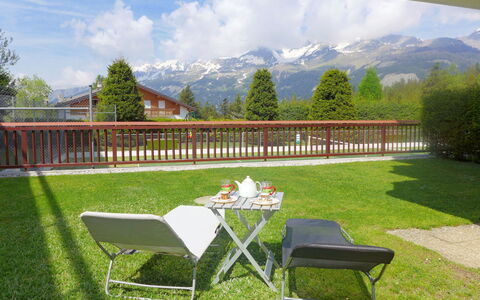 Valdor a 42 Sud: Cielo, Nube, Mobilia, Pianta, Proprietà, Tavolo, Montagna, Foglia, Botanica, Natura