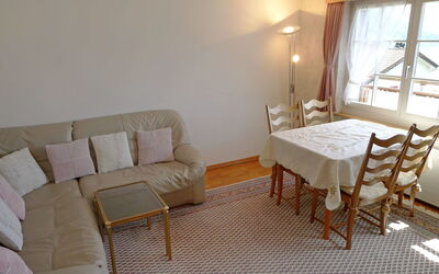 Beau Site 7.2: Camera, Mobilia, Proprietà, Pavimento, Interior Design, Soggiorno, Tavolo, Costruzione, Parete, Immobiliare