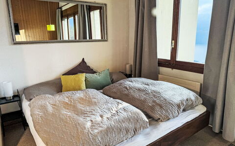 Platten: Mobilia, Letto, Interior Design, Camera Da Letto, Bedding, Lenzuolo, Pavimento, Legna, Camera, Biancheria