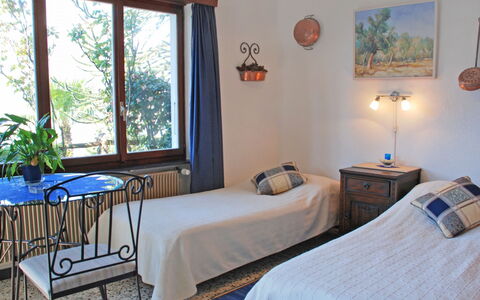 San Nazzaro 5: Camera Da Letto, Camera, Mobilia, Letto, Proprietà, Interior Design, Telaio Del Letto, Costruzione, Lenzuolo, Pavimento