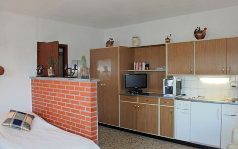 San Nazzaro 5: Camera, Proprietà, Mobilia, Cucina, Costruzione, Cabinetry, Casa, Pavimento, Interior Design, Immobiliare