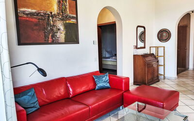 Residenza Miralago Apt. C28 100.35: Mobilia, Interior Design, Pavimentazione, Divano, Parete, Pavimento, Legna, Soggiorno, Camera, Appartamento