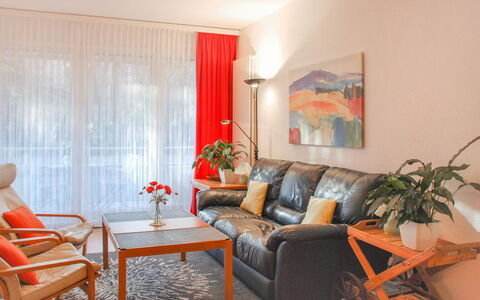 Locarno 2: Pianta, Mobilia, Divano, Proprietà, Tavolo, Comfort, Cornice, Pianta Della Casa, Sedia, Legna