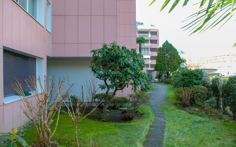 Locarno 2: Pianta, Proprietà, Costruzione, Finestra, Architettura, Lotto, Vegetazione, Erba, Urban Design, Quartiere