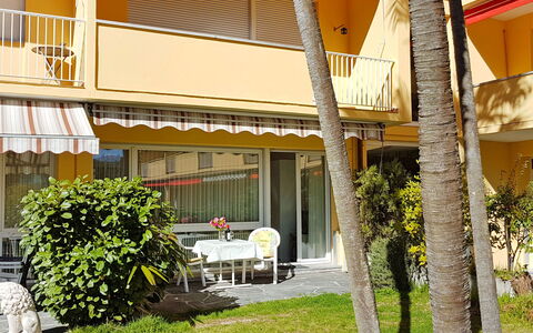 Locarno 410: Pianta, Proprietà, Costruzione, Shade, Tavolo, Sedia, Finestra, Mobili Da Esterno, Tavolo Esterno, Immobiliare