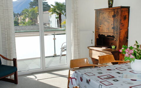 Ascona 100: Camera, Proprietà, Mobilia, Interior Design, Tavolo, Pianta Della Casa, Casa, Costruzione, Pavimento, Casa