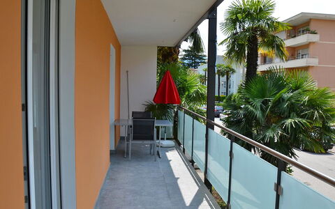 Ascona 100: Proprietà, Balcone, Costruzione, Immobiliare, Casa, Architettura, Camera, Casa, Portico, Appartamento
