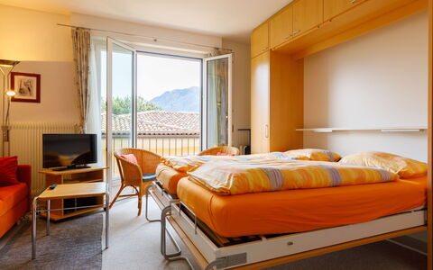 Ascona 100: Mobilia, Proprietà, Comfort, Costruzione, Arancia, Interior Design, Legna, Telaio Del Letto, Lampada, Cuscino