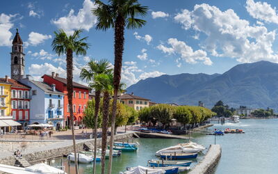 Ascona 100: Acqua, Nube, Cielo, Giorno, Proprietà, Barca, Costruzione, Montagna, Azzurro, Pianta