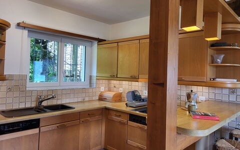 Stellina del Sole: Controsoffitto, Cucina, Cabinetry, Mobilia, Pavimentazione, Legna, Interior Design, Elettrodomestico Da Cucina, Soffitto, Lampada