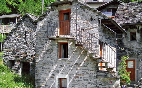 Maria: Finestra, Pianta, Costruzione, Vegetazione, Biome, Albero, Villetta, Casa, Immobiliare