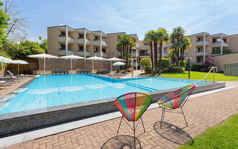 Breganzona 100: Costruzione, Pianta, Cielo, Acqua, Finestra, Nube, Albero, Shade, Piscina, Casa