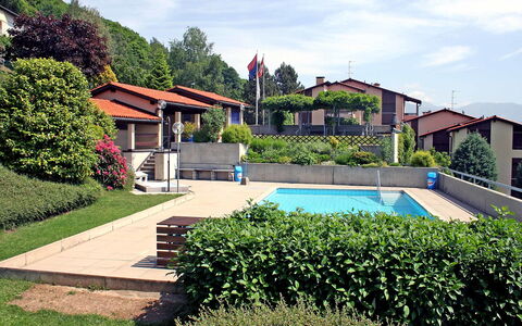Bellavista Erika 19: Nube, Pianta, Cielo, Acqua, Costruzione, Verde, Piscina, Albero, Finestra, Erba