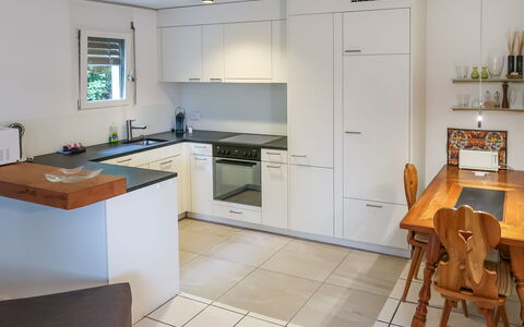 Flims 200: Cabinetry, Proprietà, Controsoffitto, Mobilia, Lavandino Della Cucina, Lavello, Elettrodomestico Da Cucina, Cucina Stufa, Cucina, Sedia