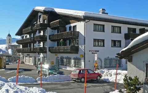 Apt. 13: Proprietà, Costruzione, Cittadina, Quartiere, Immobiliare, Casa, Zona Residenziale, Uso Misto, Inverno, Architettura