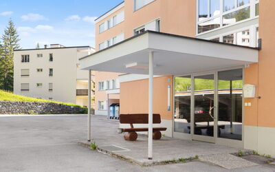 Arosa 100: Costruzione, Parete, Finestra, Facciata, Zona Residenziale, Architettura, Appartamento, Urban Design, Insediamento Umano, Materiale Composito