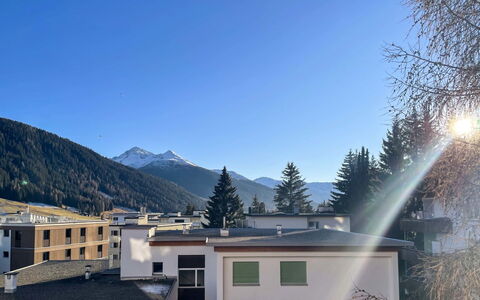 Davos 400: Cielo, Costruzione, Nube, Finestra, Proprietà, Luce, Montagna, Casa, Pendenza, Porta