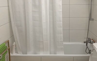Parkareal Apt 403 400.21: Idraulico Fixture, Proprietà, Vasca Da Bagno, Soffione Doccia, Bagno, Doccia, Asta Doccia, Prodotto, Tenda Doccia