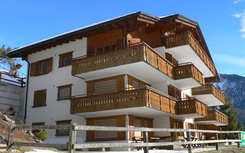 Eva 304: Cielo, Pianta, Costruzione, Finestra, Albero, Nube, Urban Design, Condominio, Legna, Zona Residenziale