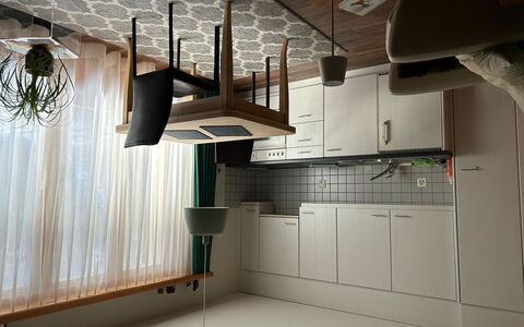 Deli: Cabinetry, Costruzione, Legna, Illuminazione, Interior Design, Casa, Pavimento, Pavimentazione, Cucina, Proprietà Del Materiale