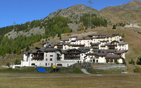 Utoring Plaz 030: Cielo, Montagna, Paesaggio Naturale, Albero, Highland, Casa, Biome, Pianta, Costruzione, Geografia Montane