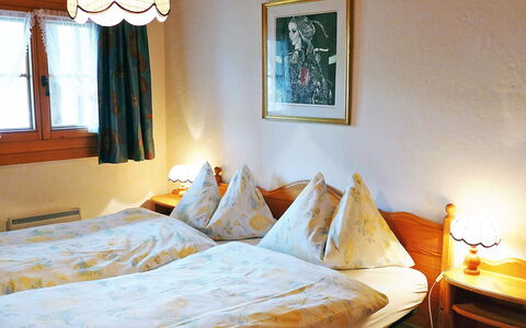 Utoring Plaz 030: Camera Da Letto, Letto, Camera, Mobilia, Proprietà, Lenzuolo, Telaio Del Letto, Interior Design, Bedding, Parete