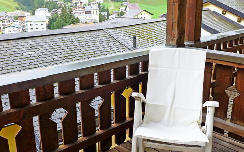 Utoring Plaz 030: Proprietà, Camera, Tetto, Casa, Mobilia, Casa, Colonna, Sedia, Costruzione, Deck