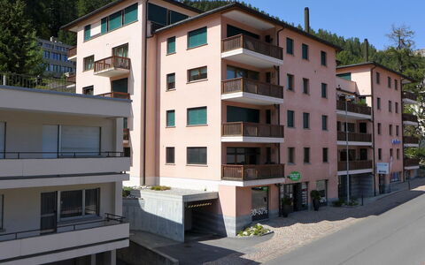 St. Moritz 875: Costruzione, Finestra, Cielo, Pianta, Albero, Urban Design, Palazzone, Condominio, Quartiere, Zona Residenziale