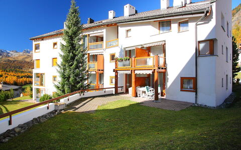 Pontresina 170: Cielo, Pianta, Costruzione, Proprietà, Finestra, Albero, Urban Design, Architettura, Casa, Quartiere