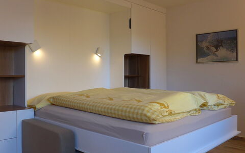 Chesa Munteratsch 311: Letto, Mobilia, Materasso, Camera Da Letto, Camera, Telaio Del Letto, Proprietà, Lenzuolo, Parete, Interior Design