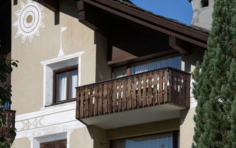 Chesa la Sajetta 12: Legna, Balcone, Colonna, Ferro, Modanatura, Corrimano, Per Finestre, Dipingere, Recinzione, Finestra Trattamento