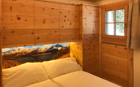 Chesa Alvetern 5: Proprietà, Mobilia, Comfort, Costruzione, Finestra, Legna, Interior Design, Pavimento, Telaio Del Letto