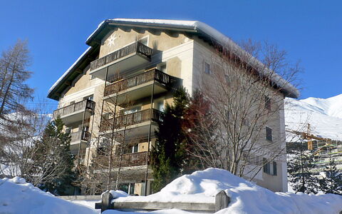 Chesa Clüs 6: Neve, Inverno, Proprietà, Casa, Congelamento, Casa, Immobiliare, Tetto, Architettura, Zona Residenziale