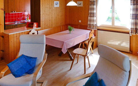 Untertal: Camera, Mobilia, Proprietà, Interior Design, Tavolo, Costruzione, Casa, Pavimento, Immobiliare, Sedia