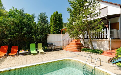 Balatonkenese 161: Pianta, Proprietà, Cielo, Acqua, Costruzione, Albero, Piscina, Erba, Tempo Libero, Mobili Da Esterno