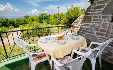 Romantica: Cielo, Nube, Mobilia, Tavolo, Proprietà, Sedia, Tavola, Mobili Da Esterno, Tavolo Esterno, Interior Design
