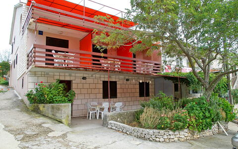 Korčula Vela Luka 800: Pianta, Costruzione, Finestra, Albero, Urban Design, Zona Residenziale, Quartiere, Facciata, Immobiliare, Paesaggio