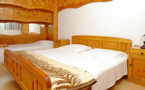 Korčula Vela Luka 800: Camera Da Letto, Letto, Mobilia, Camera, Proprietà, Lenzuolo, Telaio Del Letto, Bedding, Interior Design, Materasso